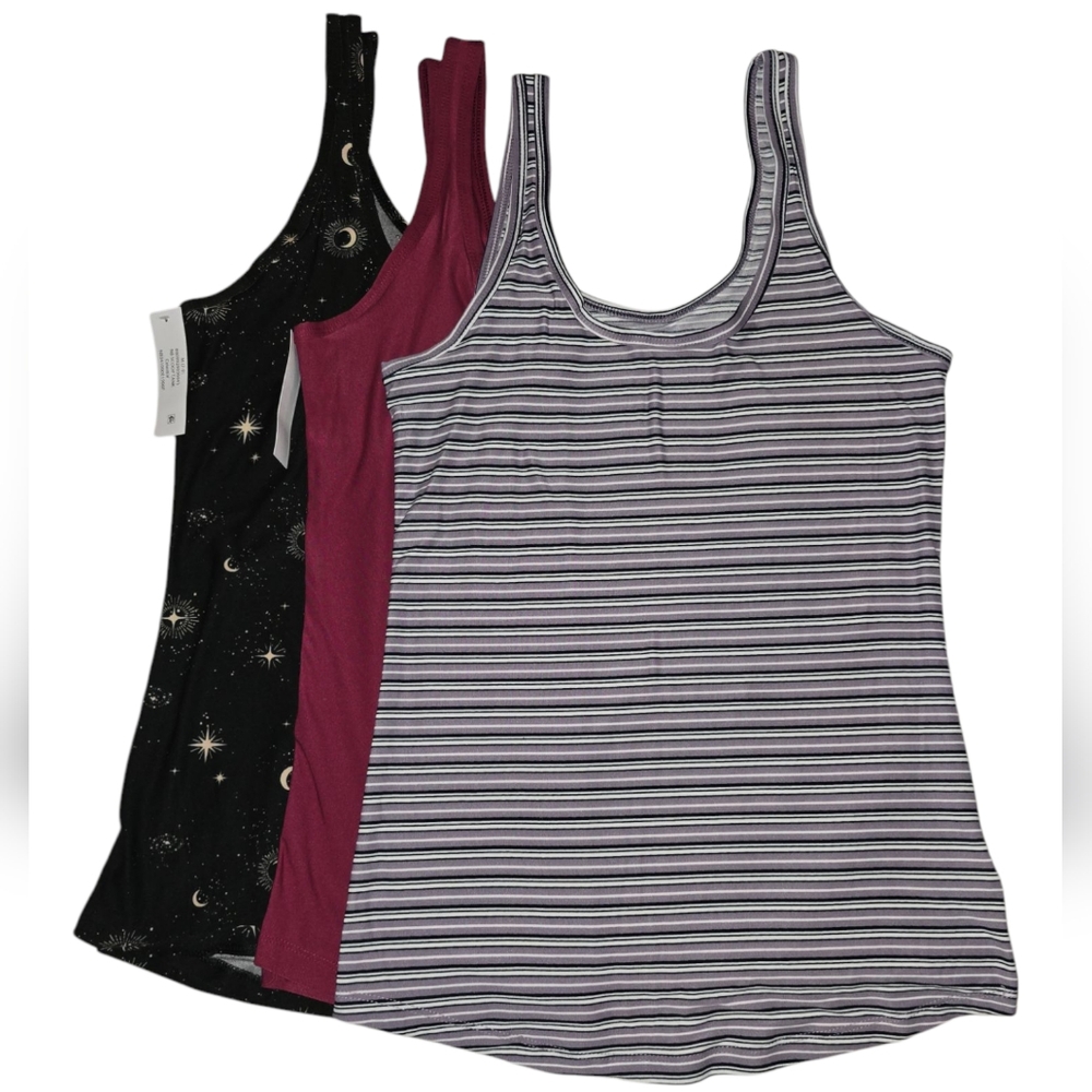 NWT Scoop Neck 3 Pack Tank Top